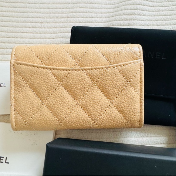 Luxury Designer Gift Boxes that May lead to Chanel or Versace or LV or Dior or G - Picture 4 of 16